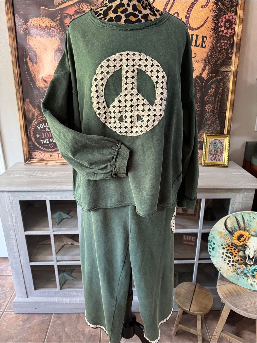 UMGEE 2 pc Set Olive Green w/Peace Signs Knit